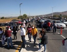 Hacia las 14:00 horas la Universidad de Guadalajara informó, a través de un comunicado, que durante la jornada matutina se inmunizó a mil 905 personas en la modalidad habitual. EL INFORMADOR / A. Camacho