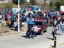 INTERÉS. El Centro Universitario de Tonalá, ubicado en el Periférico Nuevo, fue uno de los espacios que registraron más demanda durante el primer día de vacunación contra el COVID-19 en ese municipio de la Zona Metropolita de Guadalajara.  EL INFORMADOR • A. Camacho
