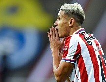 Fuentes cercanas al equipo rojiblanco aseguraron que además de pegarles en el bolsillo, la dirigencia de Chivas también tomará medidas contra aquellos elementos que abusen de las redes sociales. IMAGO7