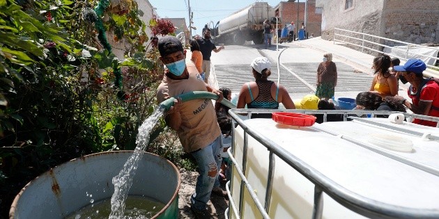 Llaman a afectados por desabasto de agua a movilizaci&oacute;n afuera del SIAPA