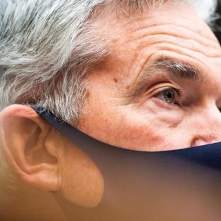 La Fed sube previsiones de crecimiento en EU; mantiene los tipos de interés