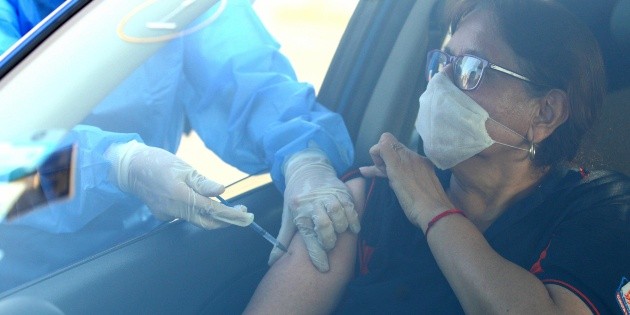 COVID en Jalisco: Vacuna en CUAAD solo se aplicar&aacute; mediante Drive Thru