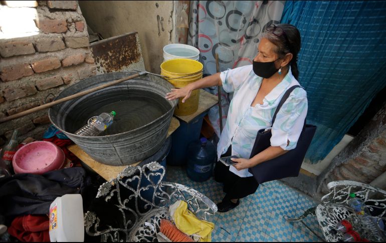 Este medio de comunicación visitó el Centro de Tlaquepaque, en donde los vecinos ya tienen un mes con falta de agua. A partir de hoy se sumarán 159 colonias de la zona metropolitana al programa de tandeos del SIAPA. EL INFORMADOR/F. Atilano