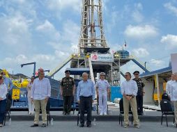 López Obrador (c) encabezó en Tabasco la ceremonia por el 83 aniversario de la Expropiación Petrolera. ESPECIAL/Gobierno de México