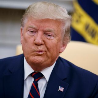 Por agresiones constantes, museo de San Antonio retira figura de Trump