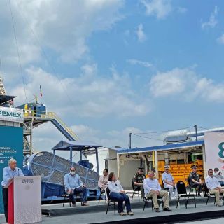 Pemex promete hacer públicos contratos con proveedores