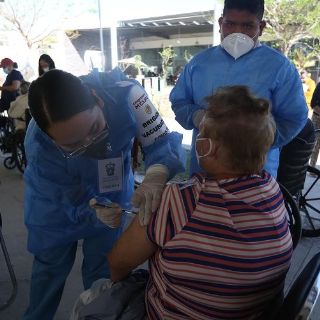 COVID-19: Salud Jalisco presentará sistema de turnos para la aplicación de la vacuna