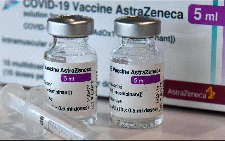 La vacuna de AstraZeneca no ha sido avalada hasta el momento por las autoridades sanitarias en Estados Unidos, por lo que ese país tiene excedentes de dosis de este fármaco. AFP / C. Stache