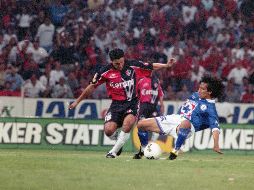 En el juego de vuelta, ante un lleno en el Coloso de la Calzada Independencia, la ''generación dorada'' derrotó nuevamente a La Máquina, esta vez 2-0. EL INFORMADOR / ARCHIVO