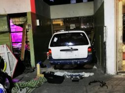 El vehículo robado, un Nissan Tsubame, se encontraba en una cochera de la colonia Hidalgo, en Guadalajara.  ESPECIAL