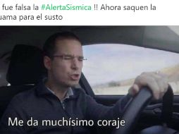 Muy temprano, la alerta sísmica se activó en la Ciudad de México, y las personas desalojaron sus viviendas, precavidos por el sismo que se registró la noche del viernes. TWITTER