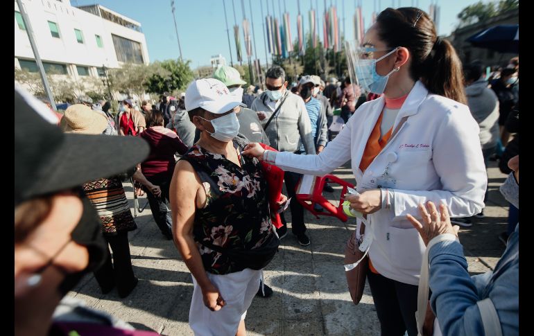 En Guadalajara, hay 238 mil 500 adultos mayores, según el Censo 2020; mientras que el primer lote de vacunas a aplicar será de 80 mil 925. EL INFORMADOR/ G. Gallo