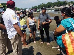 En grupos de cinco, elementos de migración fueron enviados a los cruces informales conocidos como El Coyote, Palenque, Limón, Rojo, Armadillo y Cascajo. EFE/J. Blanco