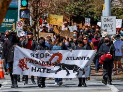 Asistentes de todas las edades, razas y orígenes étnicos se reunieron en Liberty Plaza, en Atlanta, portaron pancartas y ovacionaron a los oradores participantes. EFE/E. Lesser