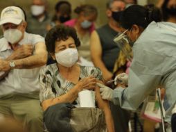 Desde el inicio de la estrategia nacional de vacunación se han aplicado en total 5 millones 612 mil 291 dosis. SUN / ARCHIVO