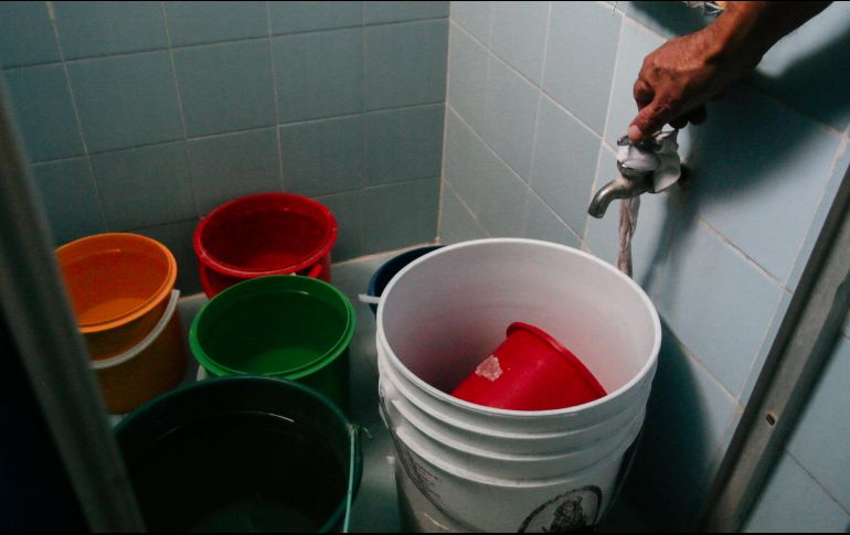 Ante la baja captación de agua en la Presa Calderón, se realizan cortes programados y diferenciados en el servicio de agua potable de la Zona Metropolitana de Guadalajara. EL INFORMADOR/ARCHIVO