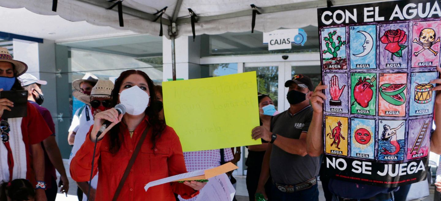 Manifestación. En el Día Mundial del  Agua,  asociaciones civiles pidieron que el Gobierno de Jalisco desista a la Presa  El Zapotillo  y respete los acuerdos federales con las comunidades.  Frente a las oficinas del SIAPA,  demandaron el diseño de un nuevo programa de manejo y gestión del agua,  sin recurrir a la especulación y la incertidumbre que generan los tandeos. SUN