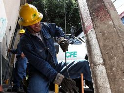 El juez Rodrigo de la Peza López Figueroa agregó 11 suspensiones más para congelar indefinidamente la ley que da preferencia a la CFE. EL INFORMADOR/ ARCHIVO