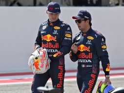 El piloto mexicano Sergio Pérez fue firmado por un año para correr en Red Bull, mientras que su compañero, el holandés Max Verstappen, renovó hasta finales de 2023. AFP / ARCHIVO