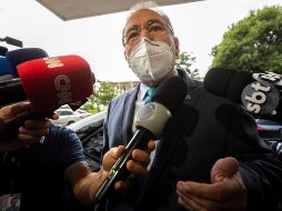 El cardiólogo Marcelo Queiroga habla con la prensa a su llegada a la sede del Ministerio de Salud para reunirse con el saliente ministro, Eduardo Pazuello, en Brasilia. EFE/J. Alves
