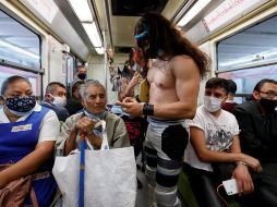 La iniciativa, que ha tenido una gran aceptación, forma parte de una campaña del Instituto de la Juventud de CDMX para promover el uso del cubrebocas. EFE/J. Méndez