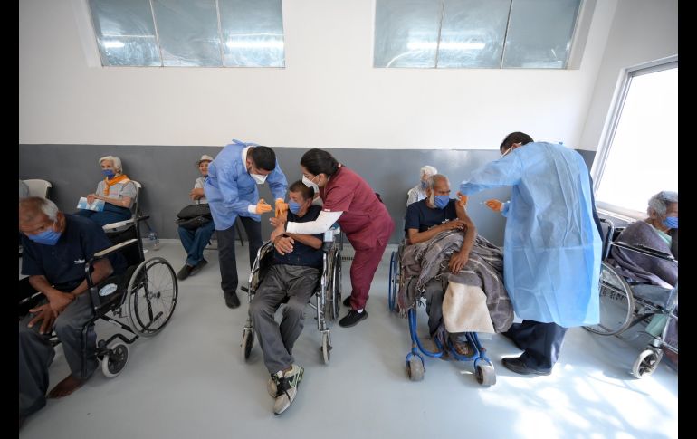 Los adultos mayores inmunizados carecen de documentos y algunos presentan padecimientos psiquiátricos ESPECIAL/ Sistema de Asistencia Social