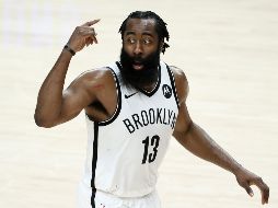 LÍDER. James Harden llevó a la victoria a su equipo. AFP
