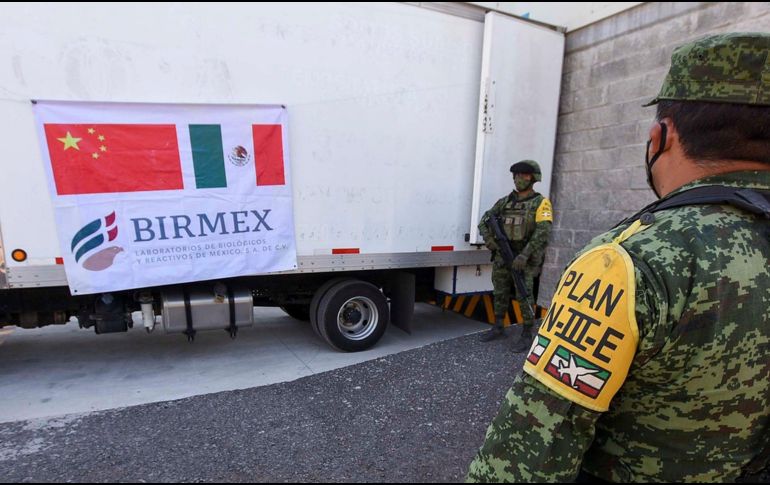 Personal médico de la Sedena y la Semar aplicarán alrededor de 4 millones de dosis. EFE/E. Contla