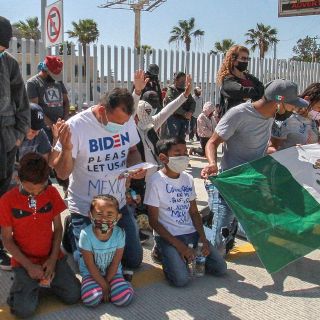 Migrantes malviven sin esperanza en la frontera