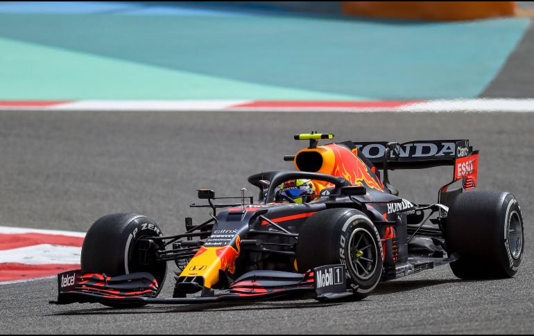 El debut de ''Checo'' Pérez con Red Bull será en el circuito de Sakhir, donde se llevaron a cabo las pruebas de temporada de la F1. AFP / ARCHIVO