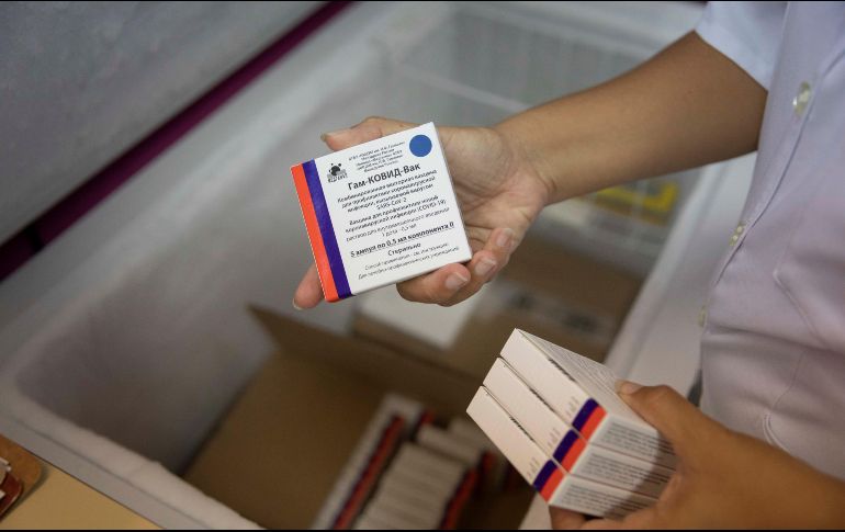 AMLO aseveró que estas dosis decomisadas no son parte de los lotes adquiridos por el Gobierno mexicano a Rusia. EFE / R. Peña