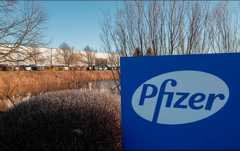 El anuncio de Pfizer se produce dos días después de que la farmacéutica afirmara haber iniciado las primeras fases de un ensayo clínico de un medicamento oral contra el COVID-19. AFP / ARCHIVO