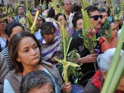 Las palmas son llevadas a los hogares, y las personas las colocan en lugares donde comúnmente se ponen crucifijos o rosarios, ya sea cerca de ventanas o puertas. NTX / ARCHIVO