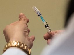 A la fecha, el Gobierno de la Ciudad de México informó que se han aplicado 537 mil 233 vacunas contra el COVID-19. AFP / ARCHIVO