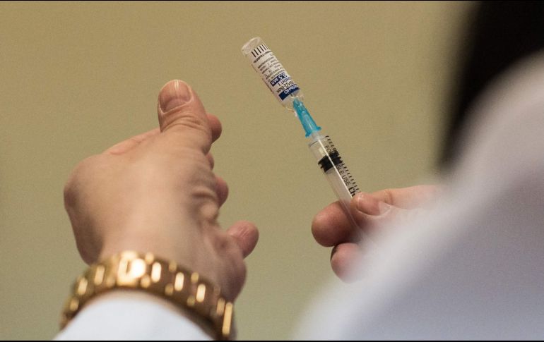 A la fecha, el Gobierno de la Ciudad de México informó que se han aplicado 537 mil 233 vacunas contra el COVID-19. AFP / ARCHIVO