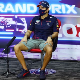 Quiero ganar a Verstappen y él a mí, eso beneficia a Red Bull: ''Checo'' Pérez