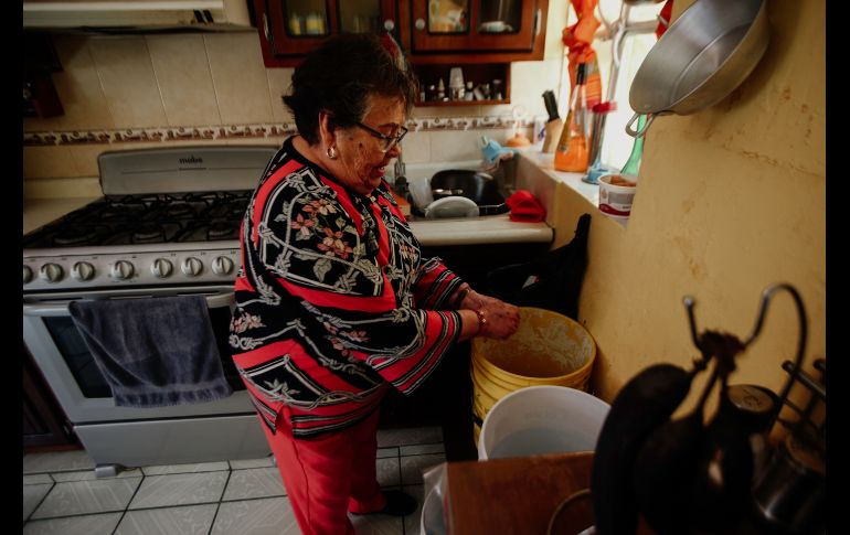 Vecinos reportan dolores de estómago por no poder lavar los trastes como antes. EL INFORMADOR / G. Gallo