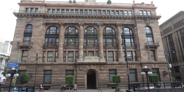 Banxico mantiene en 4 por ciento la tasa de inter&eacute;s