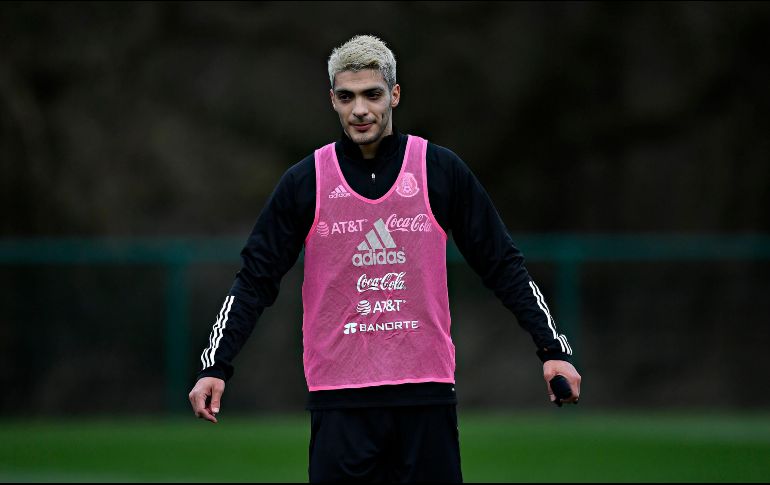 Raúl Jiménez entrena con los convocados de la Selección Mexicana rumbo a la próxima Fecha FIFA. Imago7 / E. Espinosa