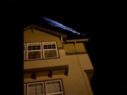 En redes sociales circulan desde la noche del jueves varios videos en los que se aprecian una serie de objetos luminosos sobre el cielo de Oregon, Estados Unidos. TWITTER