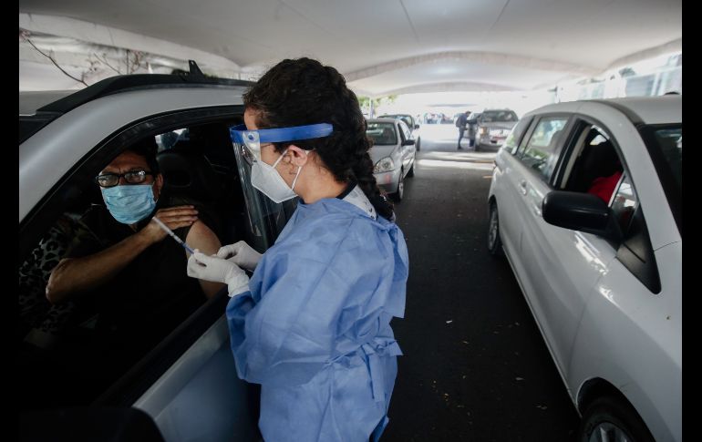 En el módulo CUCEI se atiende a través del sistema Drive Thru (auto servicio). EL INFORMADOR / G. Gallo