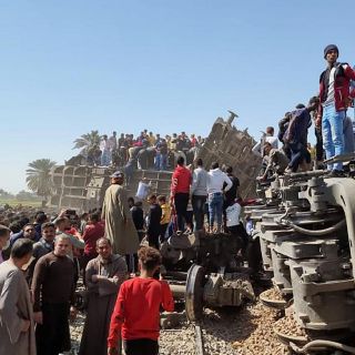 Choque de trenes deja al menos 32 muertos en Egipto