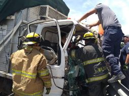 Elementos de Protección Civil y Bomberos de Jalisco realizan las  labores de rescate. ESPECIAL / UPCBJ