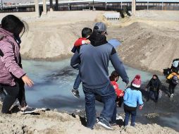 Informan que cerca de seis mil indocumentados fueron interceptados sólo este jueves intentando ingresar a Estados Unidos. EFE/L. Torres