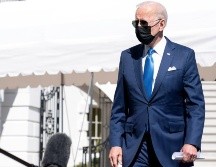 El presidente de EU, Joe Biden, se dirige a hablar con la prensa en la Casa Blanca en Washington este viernes. EFE/L. Vogel
