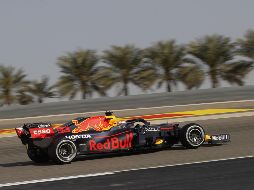 Verstappen marcó el mejor tiempo sector tras sector y acabó haciendo el registro definitivo de 1:30.577, 0.7 segundos mejor que Hamilton y una advertencia de cara a la clasificación para la carrera. EFE / V. Xhemaj