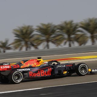 Verstappen lidera último ensayo antes de clasificación al GP de Baréin