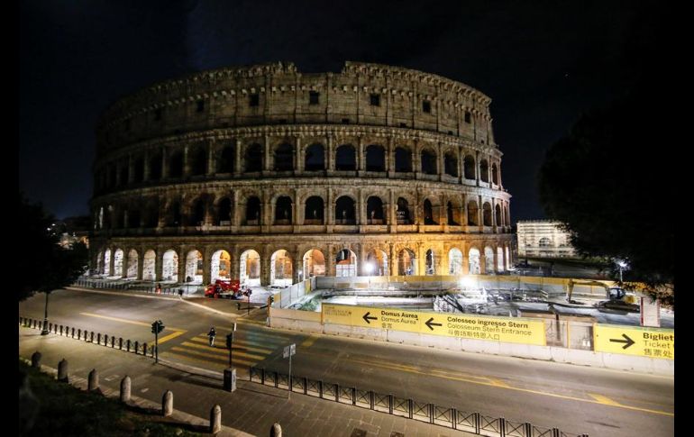 El imponente Coliseo de Roma se encontró sumido en la oscuridad durante una hora. EFE/F. Frustaci