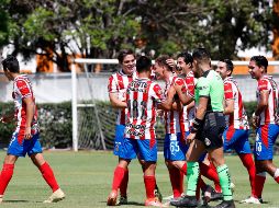 El cuadro juvenil de las Chivas se encuentra en la posición 16 con 10 puntos únicamente, sólo por encima de Querétaro y Necaxa. Imago7 / M. Novo