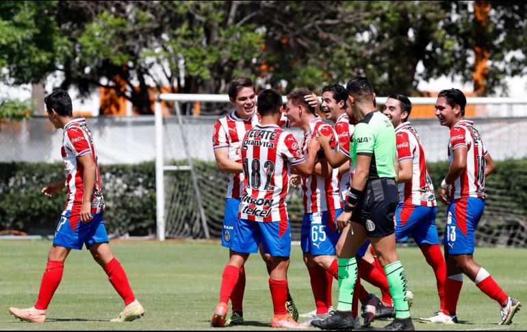 El cuadro juvenil de las Chivas se encuentra en la posición 16 con 10 puntos únicamente, sólo por encima de Querétaro y Necaxa. Imago7 / M. Novo